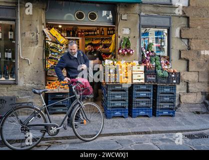 Italien, Toskana, Florenz, kleines Lebensmittelgeschäft im Stadtzentrum Stockfoto