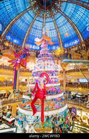 Frankreich, Paris, das Kaufhaus der Galerien Lafayette zu Weihnachten, der Baum unter der Kuppel Stockfoto