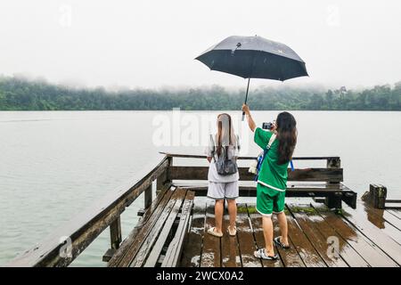 Kambodscha, Region Ratanakiri, Banlung, Yeak Loam Lake Stockfoto