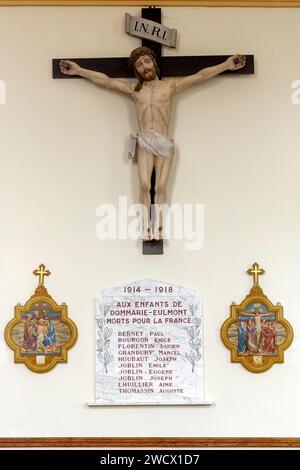 Frankreich, Meurthe et Moselle, Dommarie Eulmont, Kirche der Geburt der Jungfrau, Platte zum Gedenken an die Menschen, die während des Ersten Weltkriegs getötet wurden, Etappen des Kreuzweges und Jesus am Kreuz Stockfoto