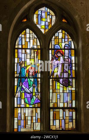 Frankreich, Meurthe et Moselle, Bouxieres aux Dames, St. Martin Kirche, Buntglasfenster von Atelier Benoit Freres (Werkstatt der Brüder Benoit) Glasmacher in Nancy im Jahre 1954, die Engel repräsentierten Stockfoto