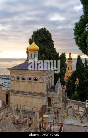 Frankreich, Alpes Maritimes, Cote d'Azur, Menton, Altstadt, Friedhof des alten Schlosses mit Blick auf die Bucht von Garavan Stockfoto