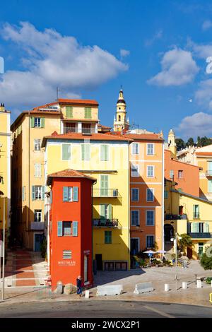 Frankreich, Alpes Maritimes, Cote d'Azur, Menton, Altstadt, die von der Basilika Saint Michel Archange dominiert wird Place Fontana (Fontana-Platz) Stockfoto