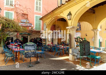 Frankreich, Alpes Maritimes, Cote d'Azur, Menton, Altstadt, Place aux Herbes Stockfoto