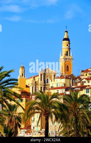 Frankreich, Alpes Maritimes, Cote d'Azur, Menton, die Altstadt, die von der Basilika Saint Michel Archange dominiert wird Stockfoto