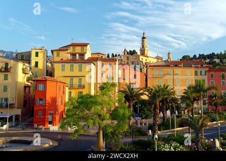 Frankreich, Alpes Maritimes, Cote d'Azur, Menton, Altstadt, die von der Basilika Saint Michel Archange dominiert wird Place Fontana (Fontana-Platz) Stockfoto