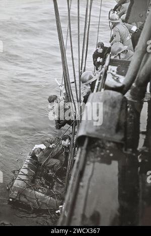 Frankreich, Nord, Dunkirk, die Rettung der Schiffbrüchigen Mitglieder der Bourrasque (französisches Torpedoboot der Bourrasque-Klasse) versenkte am 30. Mai 1940 während der Teilnahme an der Operation Dynamo Stockfoto