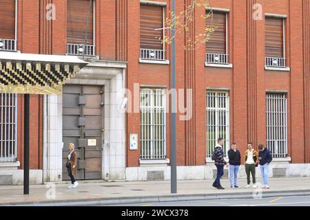 France, Nord, Dunkirk, Place Jean-Bart, Fassade des alten Backsteingebäudes Bank of France (1858), entworfen vom Architekten Gabriel Cretin Stockfoto
