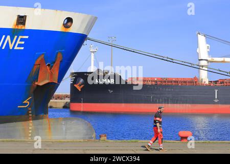 Frankreich, Nord, Dünkirchen, Grand Port Maritime de Dunkerque (GPMD), Verladung eines Schiffes Stockfoto