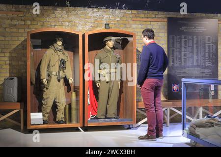 Frankreich, Nord, Dünkirchen, Dünkirchen Museum 1940 / Operation Dynamo in einer der Kasematten der Bastion 32, Uniformen der 1. Tschechoslowakischen unabhängigen Panzerbrigade Stockfoto