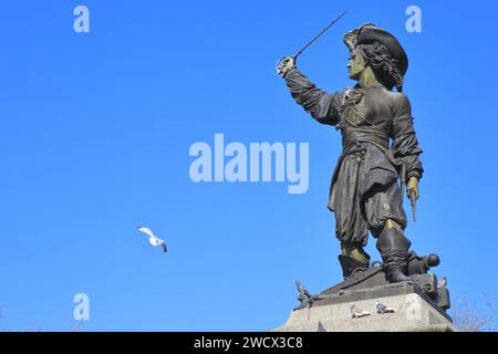 Frankreich, Nord, Dünkirchen, Place Jean Bart, Statue des Freibeuters Jean Bart (gebürtig in der Stadt) Stockfoto
