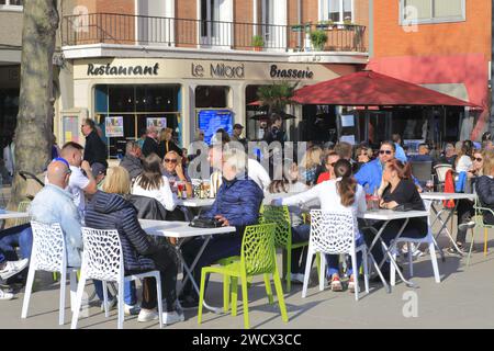 Frankreich, Nord, Dunkirk, Place Jean Bart, Terrasse des Milord Brasserie Restaurants Stockfoto