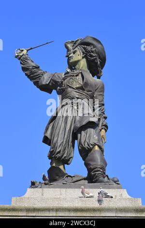 Frankreich, Nord, Dünkirchen, Place Jean Bart, Statue des Freibeuters Jean Bart (gebürtig in der Stadt) Stockfoto