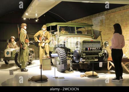 Frankreich, Nord, Dünkirchen, Dunkerque Museum 1940 / Operation Dynamo in einer der Kasematten der Bastion 32, Jeep und Beiwagen Stockfoto