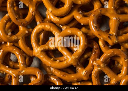 Bio Dry Mini Brezel Cracker in einer Schüssel Stockfoto