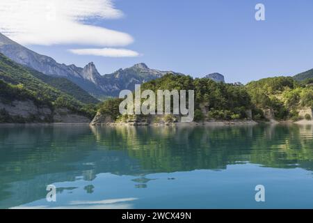 Frankreich, Isere, Souloise Schluchten, Sautet See und der Obiou Berg in der Nähe von Corps Dorf entlang Napoleon Trail (aus der Vogelperspektive) Stockfoto