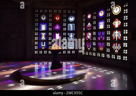 Frankreich, Meurthe-et-Moselle, Kirche Saint-Rémy de Baccarat, Buntglasfenster Stockfoto