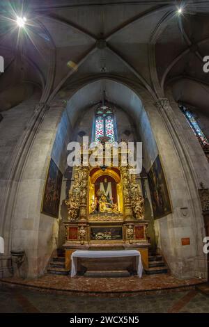 PALMA, SPANIEN - SEPTEMBER 20. 2023: Im Inneren der Santa Eulàlia de Ciutat de Mallorca, einer Kirche des katholischen Gottesdienstes. Erbaut 1236 als Kapelle. Stockfoto