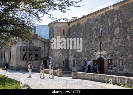 Frankreich, Var, regionaler Naturpark Sainte Baume, Provence Verte, Massiv La Sainte Baume, Hostellerie de la Sainte Baume, Wanderer Stockfoto