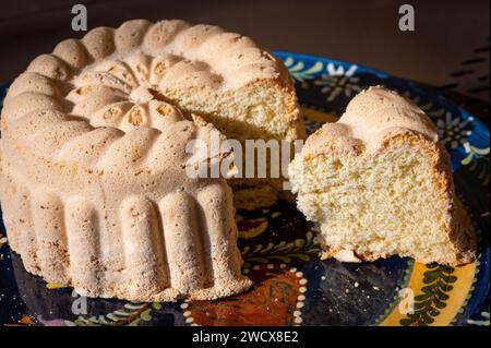 Frankreich, Haute Savoie, Megeve, Bäckerei, Gebäck mit den Köstlichkeiten von Megeve, die Savoyer Torte, ein Klassiker der Savoyer Gastronomie Stockfoto