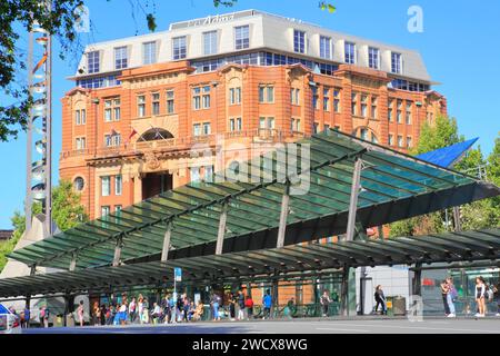 Australien, New South Wales, Sydney, Central Business District (CBD), Railway Square, Central Station Busbahnhof vor dem alten Postamt (1913) Stockfoto