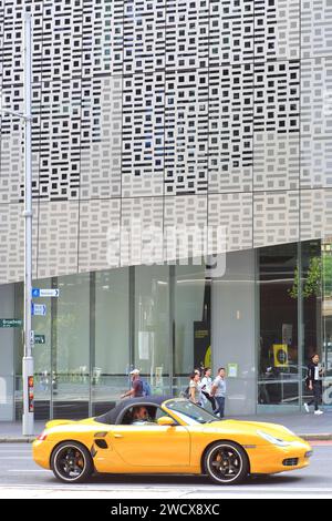 Australien, New South Wales, Sydney, Broadway, UTS (University of Technology) Broadway Building, Faculty of Engineering und IT Building (Gebäude 11) des Architekturbüros Denton Corker Marshall, Porsche Stockfoto