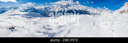 Frankreich, Isere, Oz, Massif des Grandes Rousses, vue aérienne Panorama de la Station de Sports d'hiver de l'Alpe d'Huez (Luftaufnahme) Stockfoto