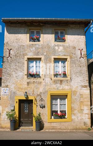 Frankreich, Mosel, Rodemack, Les Plus Beaux Villages de France (die schönsten Dörfer Frankreichs), Haus mit Sonnenuhr Stockfoto