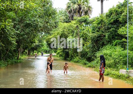 Kambodscha, Kampong Phluk, überflutete Straße Stockfoto