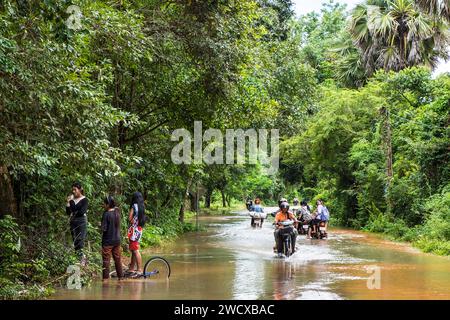 Kambodscha, Kampong Phluk, überflutete Straße Stockfoto