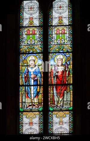 Frankreich, Meurthe et Moselle, Nancy, Kirche Saint Joseph, erbaut im Jahre 1905 im neoromanischen Stil vom Architekten Leopold Amedee Hardy, Buntglasfenster des Glasmeisters von Nancy Georges Janin, links Saint Gerard, rechts Saint Mansuy, beide Bischöfe von Toul, Rue Mon Desert Stockfoto