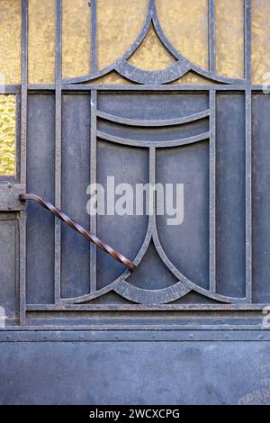 Frankreich, Meurthe et Moselle, Villers les Nancy, Detail der Tür eines Apartmentgebäudes im Art déco-Stil am Boulevard Beaudricourt Stockfoto