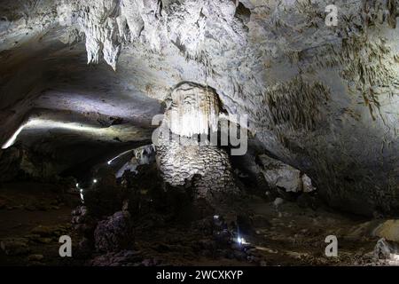 Die Meziad-Höhle. Eine der schönsten Höhlen Rumäniens Stockfoto