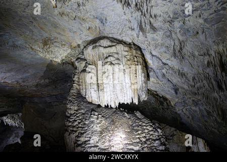 Die Meziad-Höhle. Eine der schönsten Höhlen Rumäniens Stockfoto