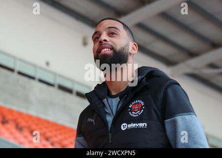 Blackpool, Großbritannien. Januar 2024. CJ Hamilton von Blackpool trifft am 17. Januar 2024 in Blackpool, Großbritannien, vor dem dritten Runde Replay Match Blackpool gegen Nottingham Forest in der Bloomfield Road, Blackpool, Vereinigtes Königreich, am 17. Januar 2024 (Foto: Gareth Evans/News Images) in Blackpool, Vereinigtes Königreich ein. (Foto: Gareth Evans/News Images/SIPA USA) Credit: SIPA USA/Alamy Live News Stockfoto