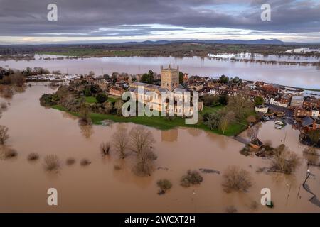 Tewkesbury Abbey, umgeben von Hochwasser im Januar 2024 Stockfoto