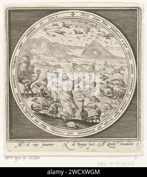 Fünfter Tag der Schöpfung: Gott erschafft Fische und Vögel, Nicolaes de Bruyn, nach Maerten de Vos, 1581 - 1656 Drucken Fünfter Tag der Schöpfung: Gott erschafft Fische und Vögel, damit das Wasser von den Lebewesen wimmelt und Vögel im himmlischen Gewölbe fliegen. In Medaillon mit einem lateinischen Bibeltext aus 1. Mose, innerhalb eines rechteckigen Rahmens. Niederlande Papierstich Schöpfung von Vögeln und Fischen Stockfoto