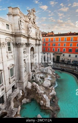 Rom, Italien Stadtbild mit Blick auf den Trevi-Brunnen bei Sonnenaufgang. Stockfoto