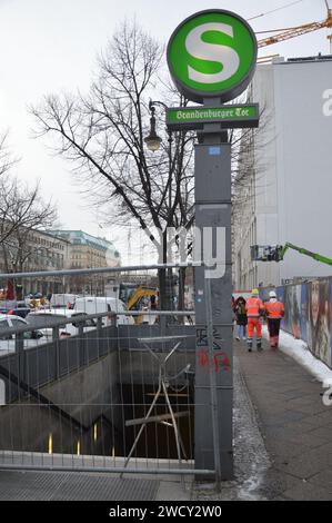 Berlin, Deutschland - 17. Januar 2024 . Die S-Bahn-Station unter den Linden ist geschlossen. (Foto: Markku Rainer Peltonen) Stockfoto