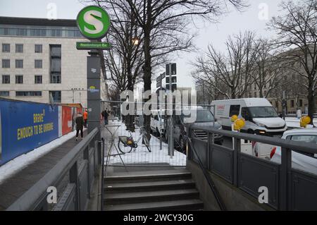 Berlin, Deutschland - 17. Januar 2024 . Die S-Bahn-Station unter den Linden ist geschlossen. (Foto: Markku Rainer Peltonen) Stockfoto