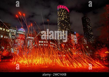 London, Großbritannien. Januar 2024. Signature von Vendel & de Wolf (Niederlande), auf Westferry Circus - Canary Wharf's jährliches Winter Lights Festival kehrt ab dem 17. Januar 10 Tage zurück, nachdem letztes Jahr Rekordzahlen verzeichnet wurden. Die immersive Ausstellung umfasst 19 Lichtinstallationen. Guy Bell/Alamy Live News Stockfoto