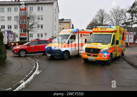 ***INFOUPDATE PRESSEMITTEILUNG*** Tödlicher Verkehrsunfall in Kornwestheim - Fahrer stirbt im Krankenhaus 15.01.2024: Pressemitteilung der Staatsanwaltschaft Stuttgart und des Polizeipräsidiums Ludwigsburg: Polizeipräsidium Ludwigsburg POL-LB: Staatsanwaltschaft Stuttgart und Polizeipräsidium Ludwigsburg: Kornwestheim: Unfall in der Ludwig-Herr-Straße Ludwigsburg ots ein medizinischer Notfall dürfte ursächlich für einen Unfall gewesen sein, der sich am Montag 15.01.2024 gegen 12,30 Uhr in Kornwestheim in der Ludwig-Herr-Straße ereignete. Ein 77 Jahre alter VW Polo-Lenker verlor gemäß den bisher Stockfoto