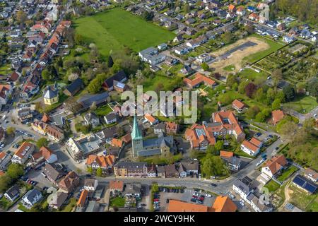 Aus der Vogelperspektive, St.. Katholische Reginakirche, Baustelle und Sanierung des Wohnhauses an der Ecke Reginenstraße und auf dem Tigge, Rh Stockfoto