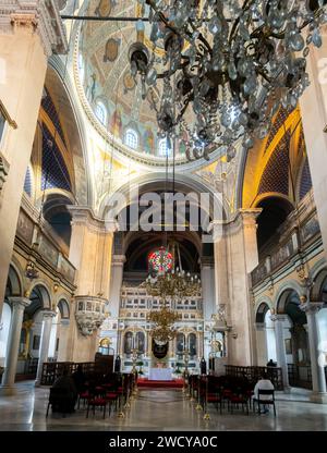 Innenraum der griechisch-orthodoxen Kirche Hagia Triada. Griechisch-orthodoxe Kirche in Istanbul Türkei Stockfoto
