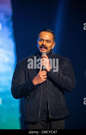 Neu-Delhi, Indien. Januar 2024. Der indische Filmregisseur und Stuntman Rohit Shetty wirbt für seine kommende Fernsehserie Indian Police Force bei der Veranstaltung „INDIAN POLICE KO SALAAM“ im National Police Memorial in Chanakyapuri. Die Veranstaltung findet in Zusammenarbeit mit der Polizei von Delhi, der PFWS (Police Families Welfare Society) und Amazon Prime Video statt. (Foto: Pradeep Gaur/SOPA Images/SIPA USA) Credit: SIPA USA/Alamy Live News Stockfoto