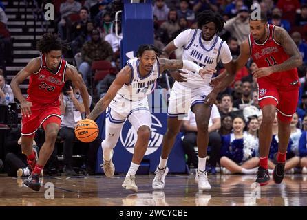 Seton Hall Pirates Guard Dre Davis (14) schiebt den Ball während eines Big East Basketball Matchups gegen die St. John's Red Storm im Prudential Center in Newark, New Jersey am Dienstag, den 16. Januar 2024. Duncan Williams/CSM Stockfoto