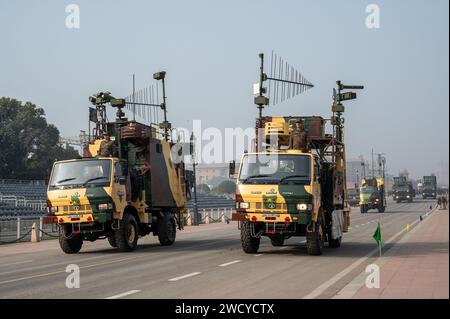 Neu-Delhi, Indien. Januar 2024. Fortgeschrittene Radarsysteme nehmen an einer Probe vor der bevorstehenden Parade zum Tag der Republik auf dem Kartavya-Pfad in Neu-Delhi Teil. Indien feiert den 75. Tag der Republik. Quelle: SOPA Images Limited/Alamy Live News Stockfoto