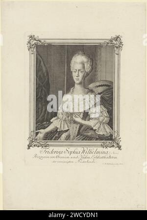 Porträt Wilhelmina van Pruisen, Christian Benjamin Glassbach, 1767 - 1779 Druck Porträt Wilhelmina in einem verzierten Rechteck. Am unteren Rand ihres Namens und ihrer Titel. Berliner Papiergravur / Ätzung Stockfoto