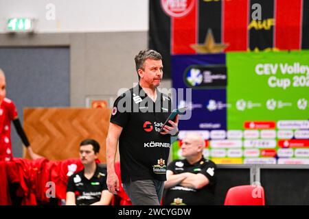 Dresden, Deutschland. Januar 2024. Alexander Waibl (Cheftrainer Dresdner SC) CEV Volleyball Cup 2024, Dresdner SC vs. Viteos Neuchatel UC am 17.01.2024 in der Margon Arena Dresden Credit: dpa/Alamy Live News Stockfoto