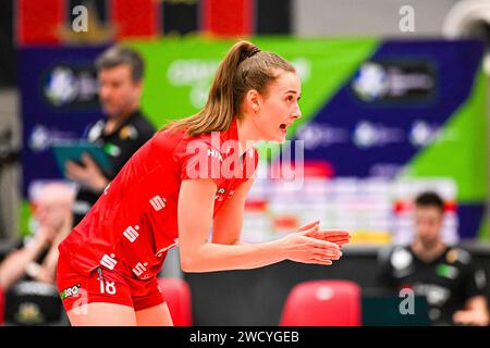 Dresden, Deutschland. Januar 2024. Sarah Straube (Dresdner SC, #18) CEV Volleyball Cup 2024, Dresdner SC vs. Viteos Neuchatel UC am 17.01.2024 in der Margon Arena Dresden Credit: dpa/Alamy Live News Stockfoto